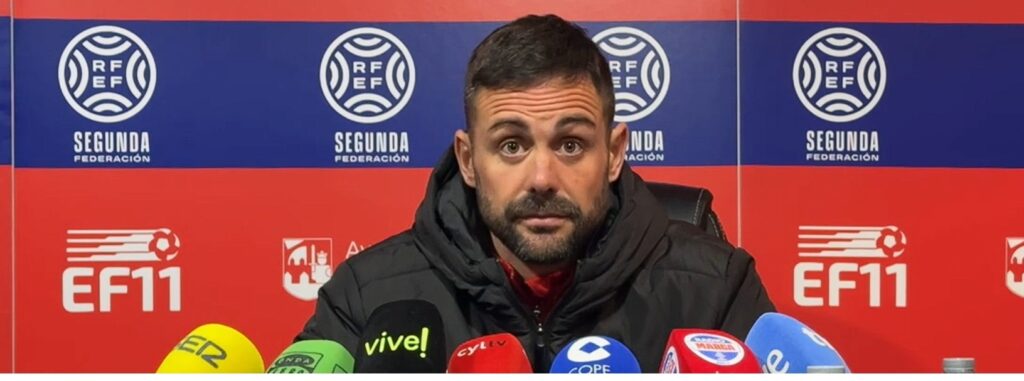 marc garica, entrenador del avila, en rueda de prensa