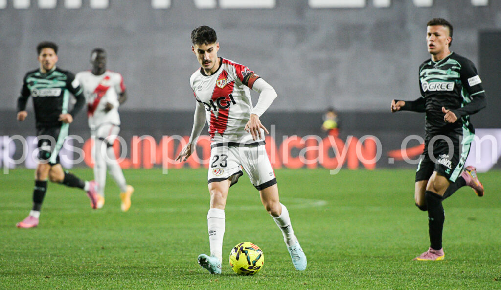 Oscar Valentín en el partido ante el Betis