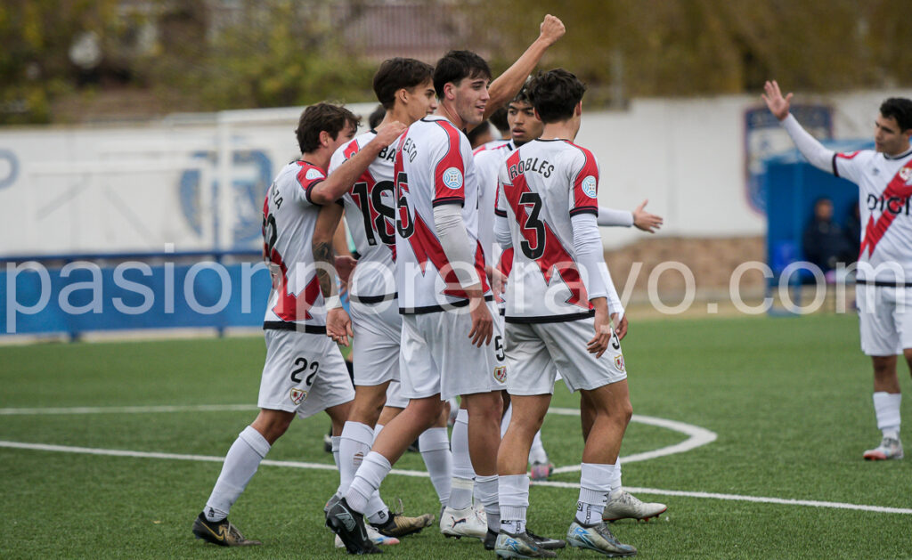 rayo b celebrando su victoria ante las palmas at