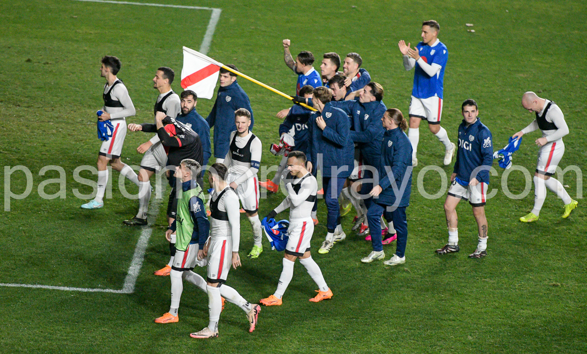 La Vida Pirata retumbó en Vallecas con el pase a octavos de final de Conference League del Rayo