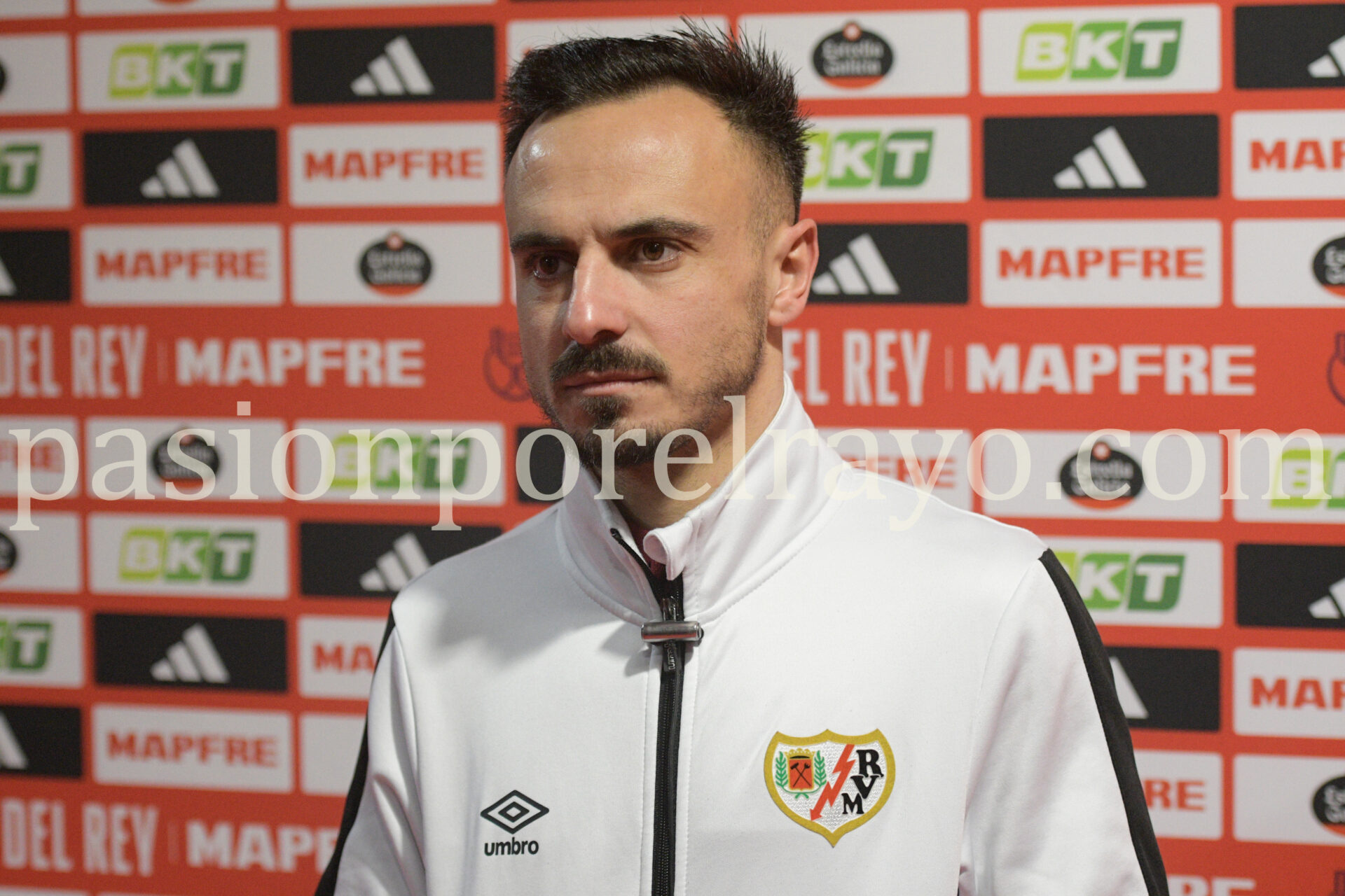 Álvaro García, tras el Granada 1-3 Rayo: «Su gol nos ha dejado tocados hasta la segunda parte»