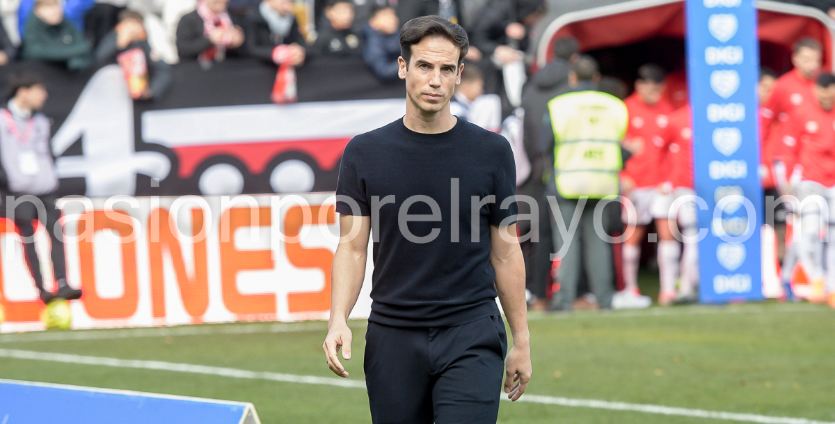Íñigo Pérez, en la previa del Barça – Rayo: «No son las mejores condiciones»