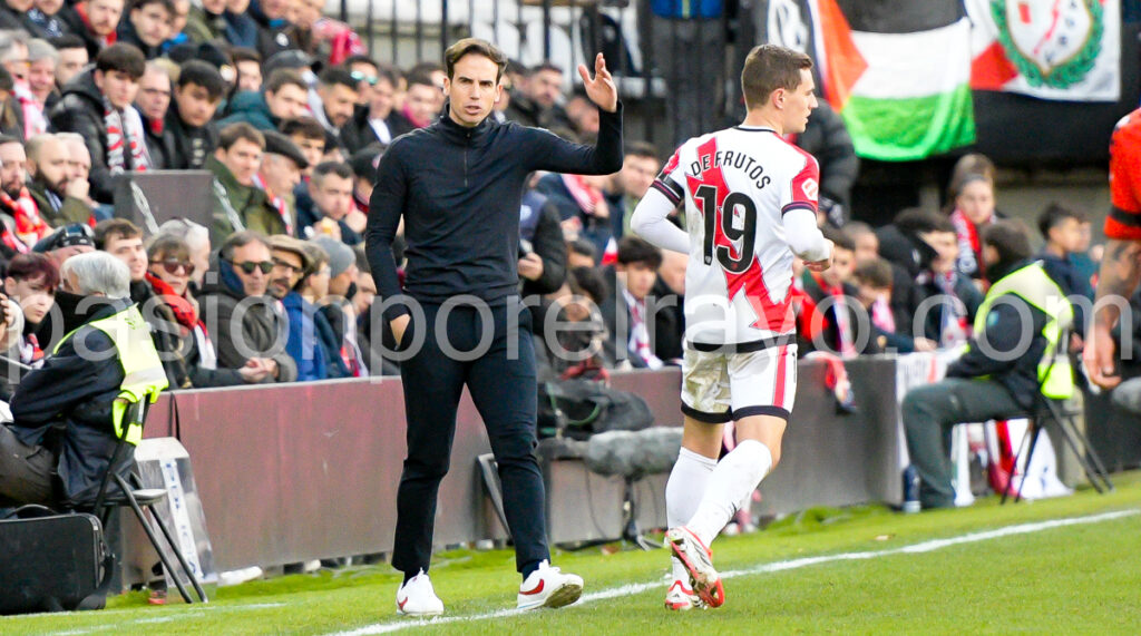iñigo perez entrenador del rayo