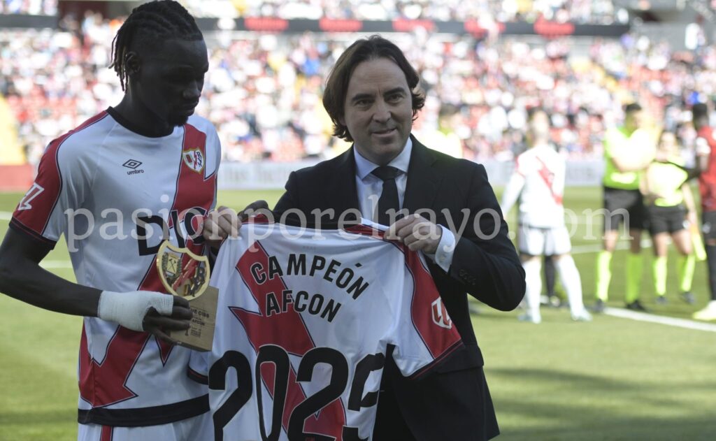 Ciss, en el homenaje por ganar la CAF 2026 (c) Pasión por el Rayo