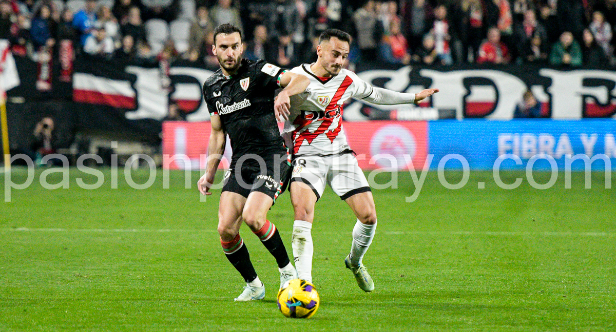 El Athletic derrota al Elche (2-1) y le echa una mano al Rayo