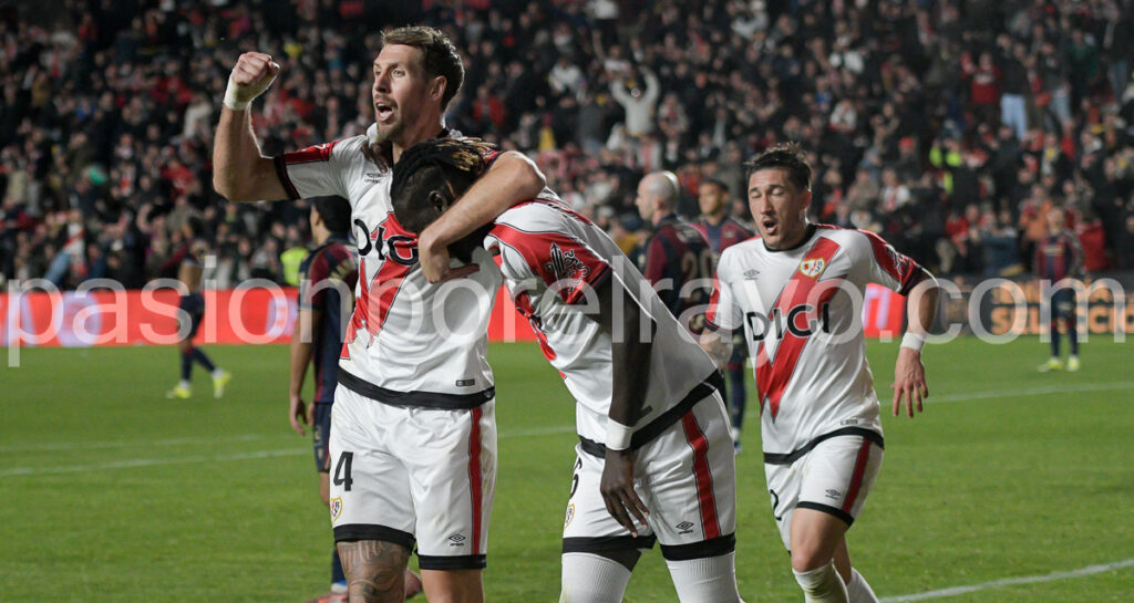 Lejeune y Ciss celebrando el gol ante el Levante