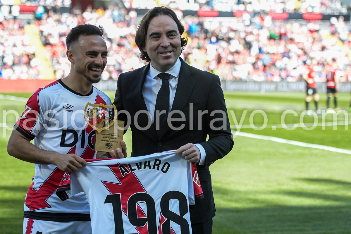 El Rayo homenajeó a Alvaro García
