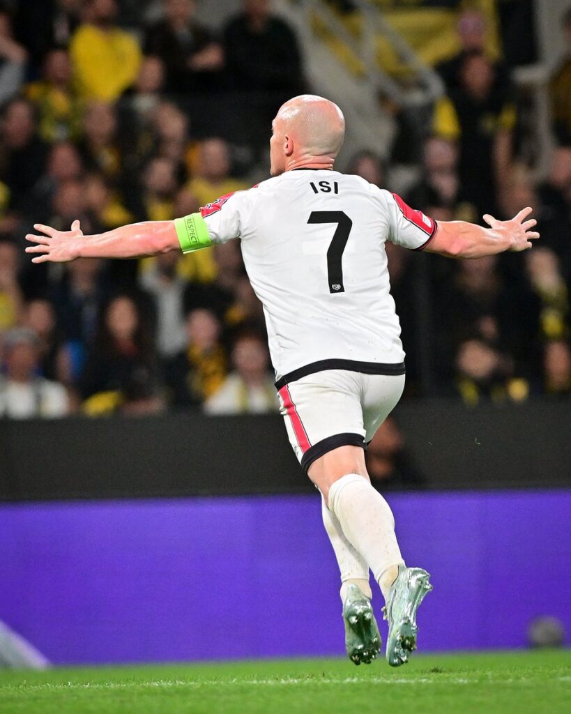 Isi marcó en el AEK - Rayo vallecano (c) Rayo Vallecano