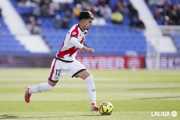 Ilias Akhomach, jugador del Rayo Vallecano (c) LaLiga