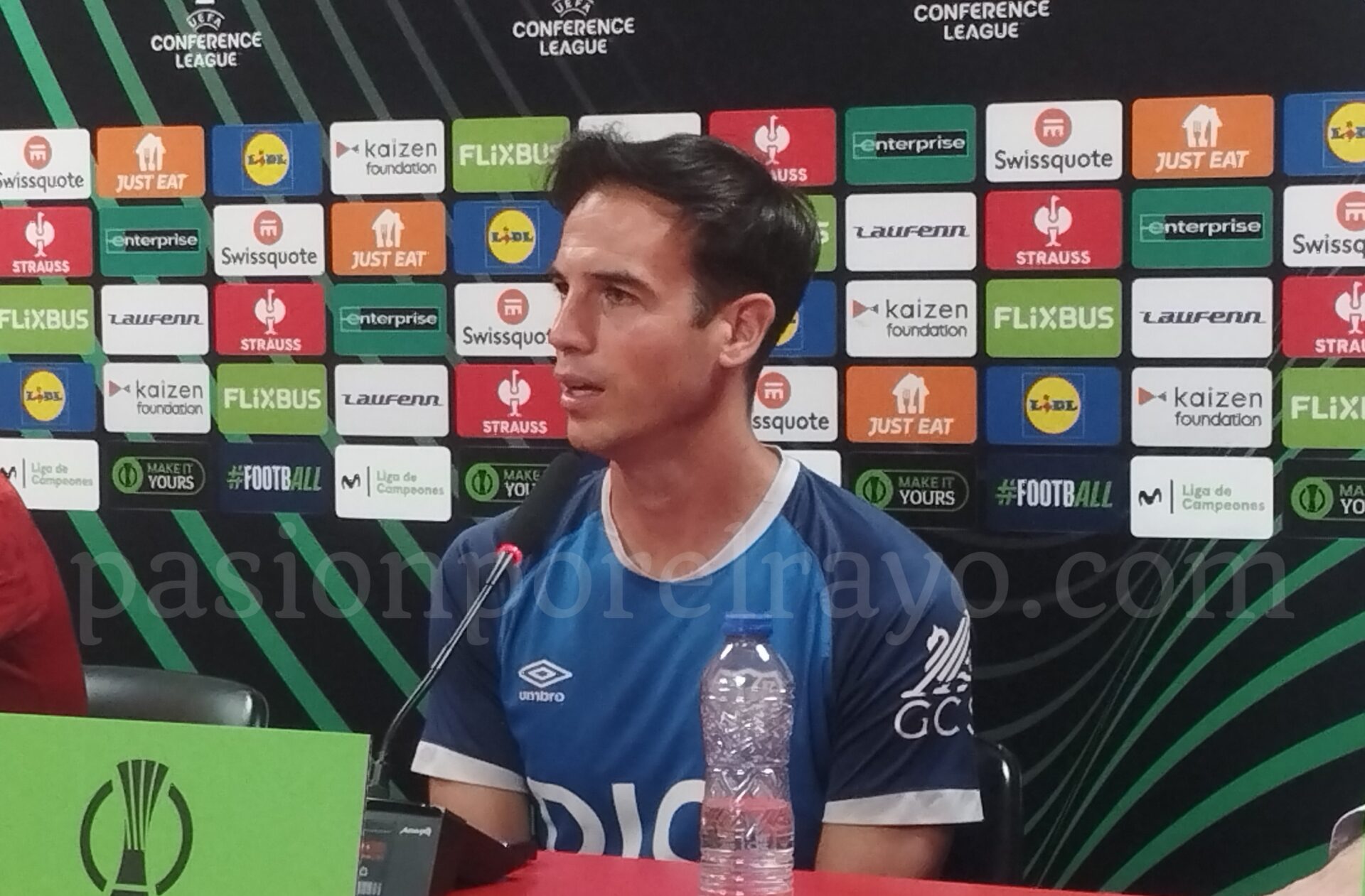 Íñigo Pérez, en la previa del Rayo Vallecano - Estrasburgo (c) Pasión por el Rayo