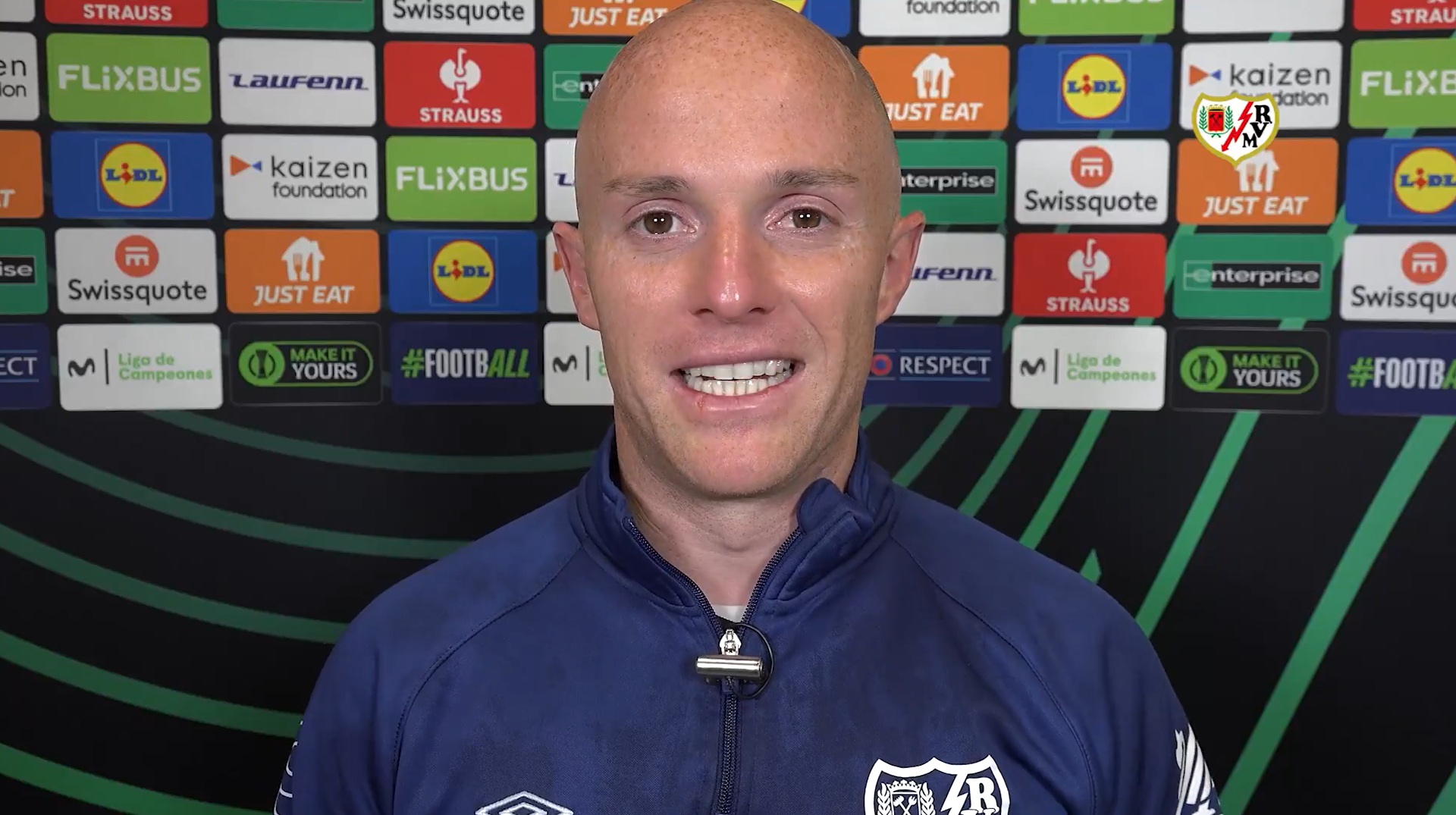 Isi, tras el Rayo 3-0 AEK: «Sería un error pensar que estamos ya clasificados»