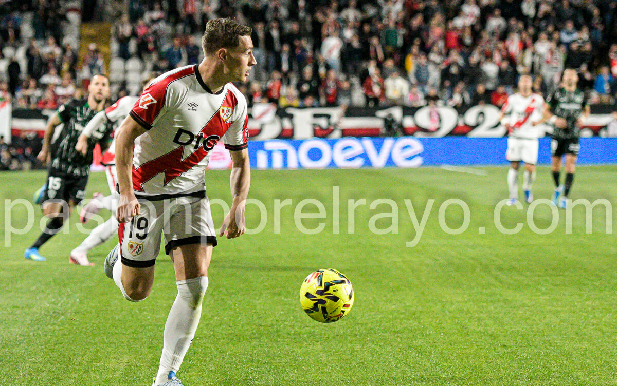 De Frutos, tras el Rayo 1-0 Elche: «Victoria muy importante para el equipo»