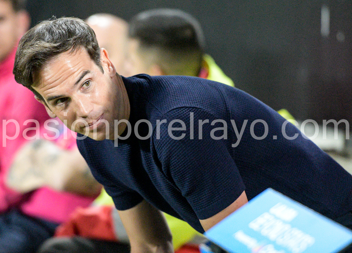 Iñigo Pérez tras el Rayo 1-0 Elche: «Esta victoria le quita peso emocional a lo del jueves»