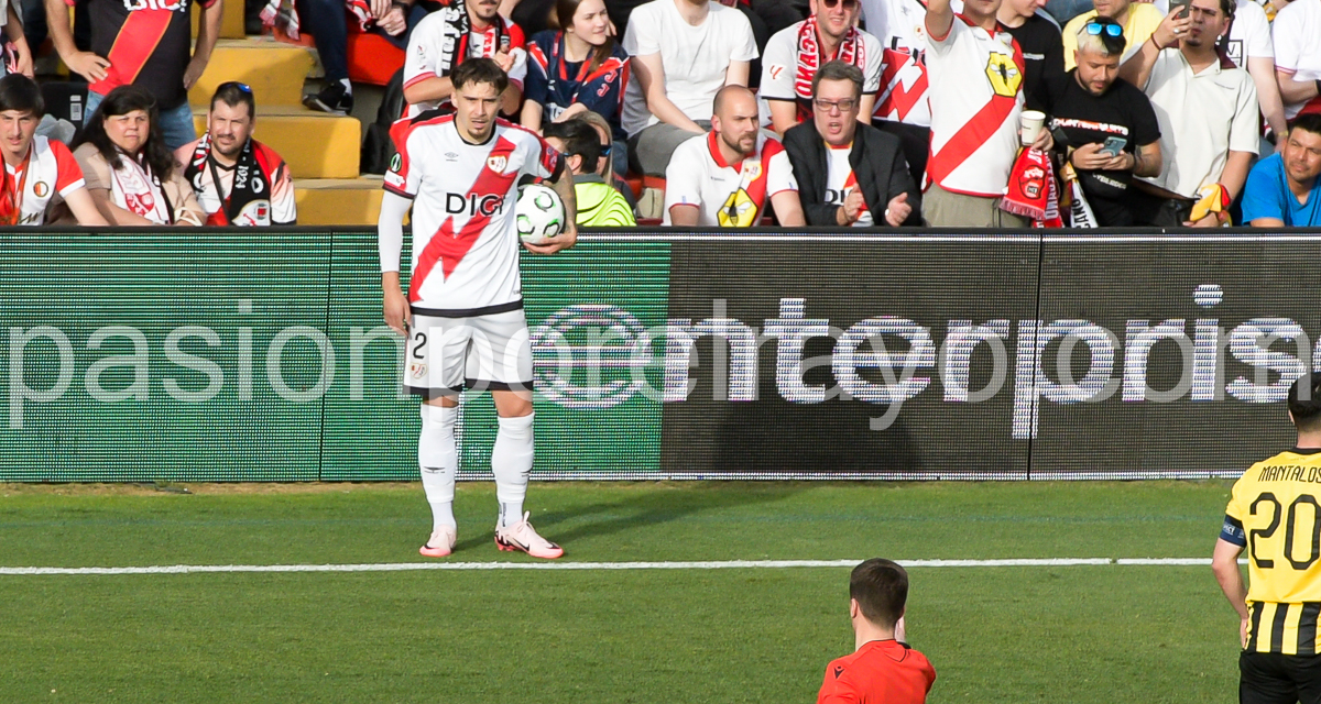 Andrei Ratiu, tras el Rayo 3-0 AEK: «El mérito ha sido haber estado bien en las dos áreas»