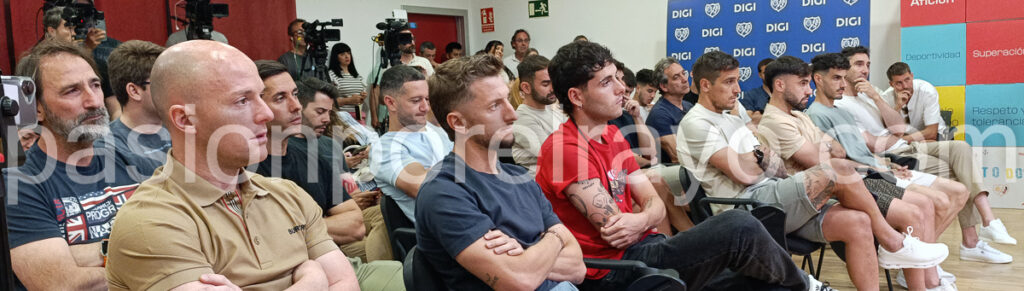 Parte de la plantilla y su cuerpo técnico acompañaron a Iñigo en la despedida 4 jugadores rayo vallecano