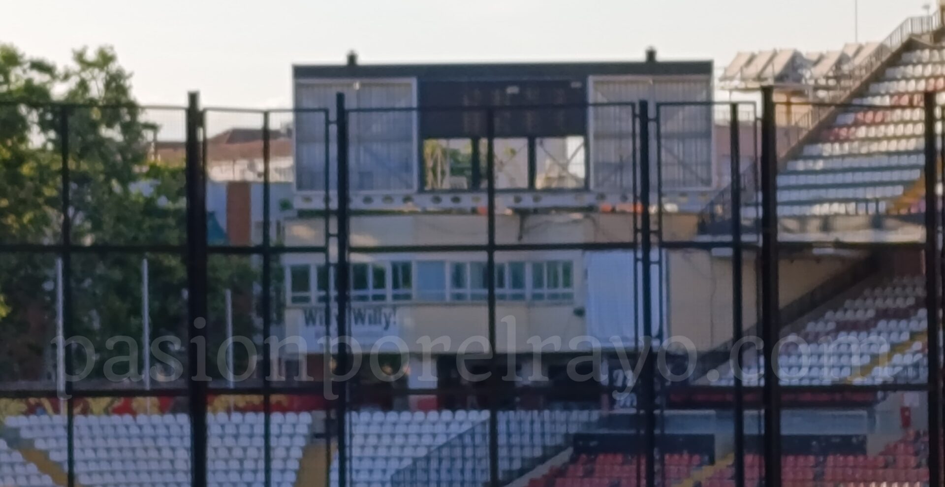 El viejo videomarcador del Rayo Vallecano ya es historia