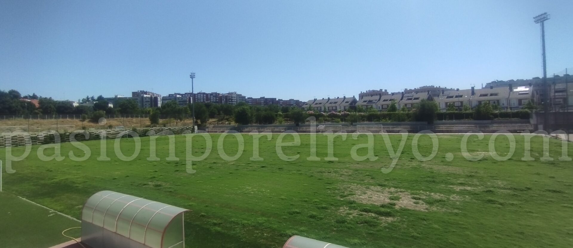 Césped ciudad deportiva Rayo pretemporada 2026