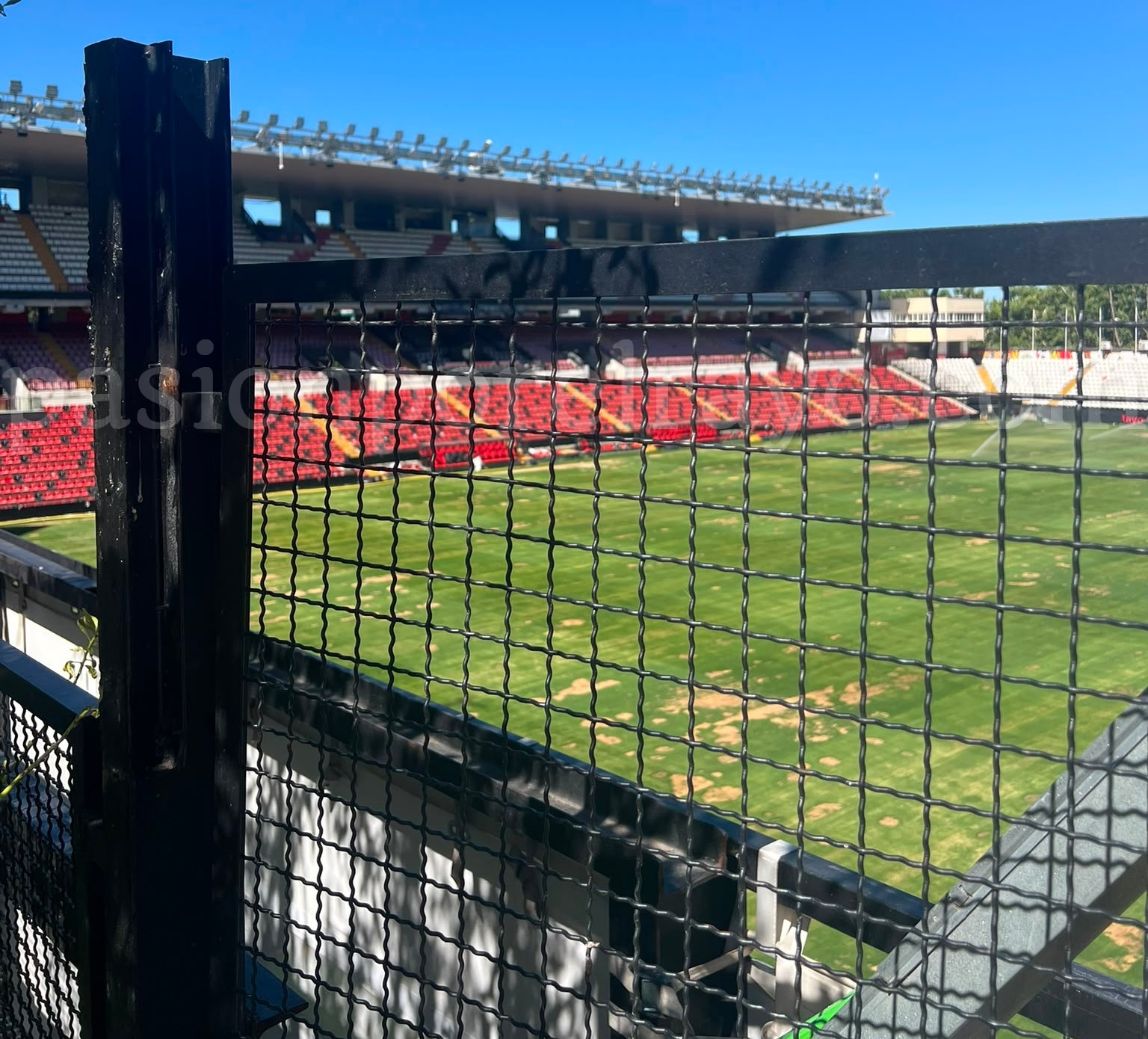 Césped estadio de Vallecas pretemporada 2026