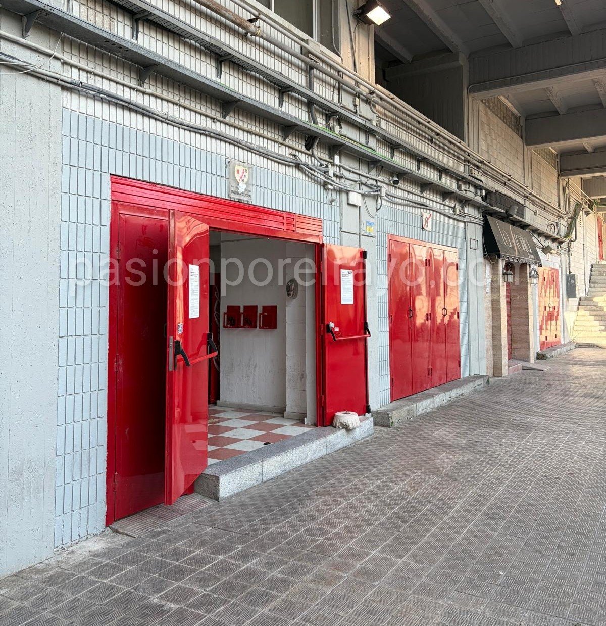 Tarde frenética de trabajos en el estadio de Vallecas 6 Taquillas del estadio de Vallecas (c) Pasión por el Rayo