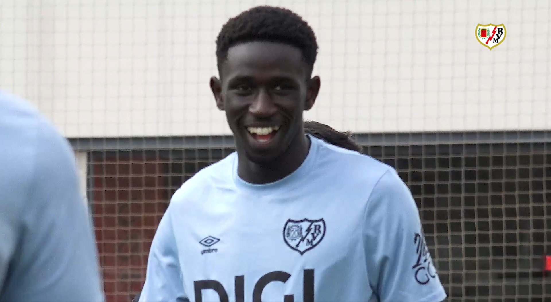 Bouaré debutará en primera división como titular contra el Barcelona nada más fichar