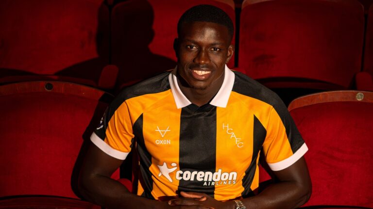 Nobel Mendy, en el Hull City