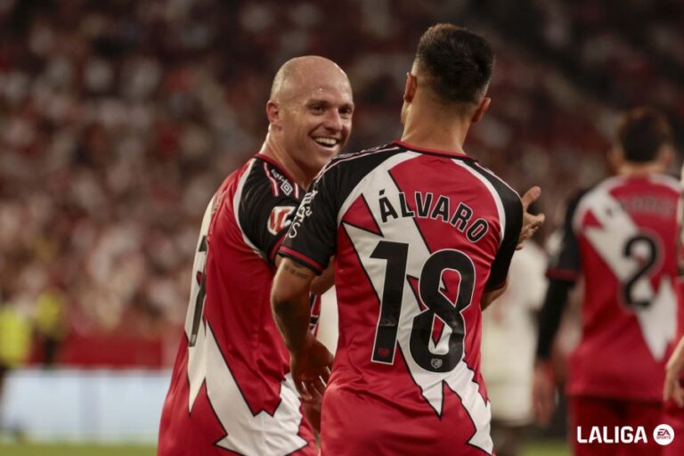 Foto del Sevilla - Rayo Vallecano con Isi y Álvaro García