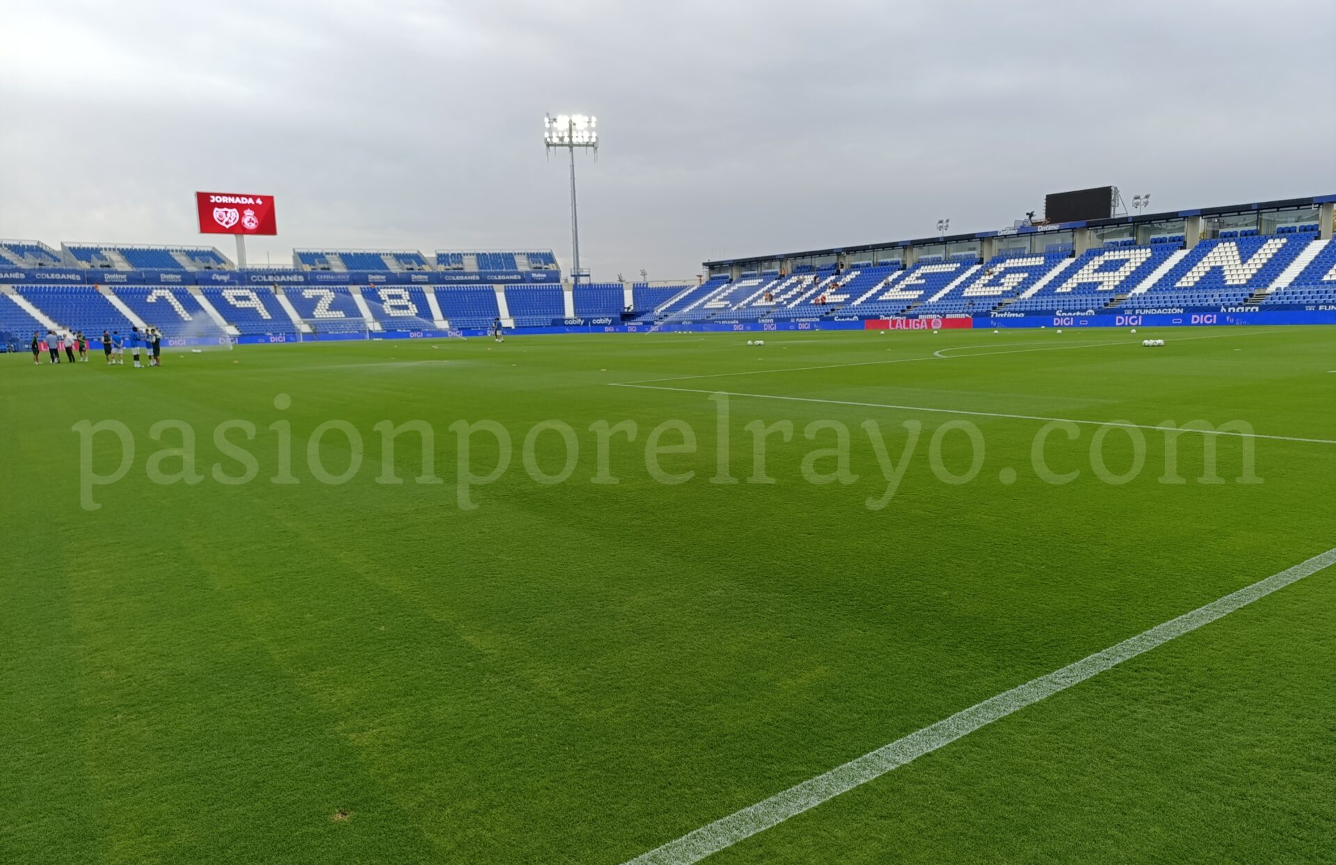 Butarque se llenó de racinguistas: 4529 asistentes al Rayo Vallecano - Racing de Santander 2 Butarque en el Rayo - Racing (c) Pasión por el Rayo