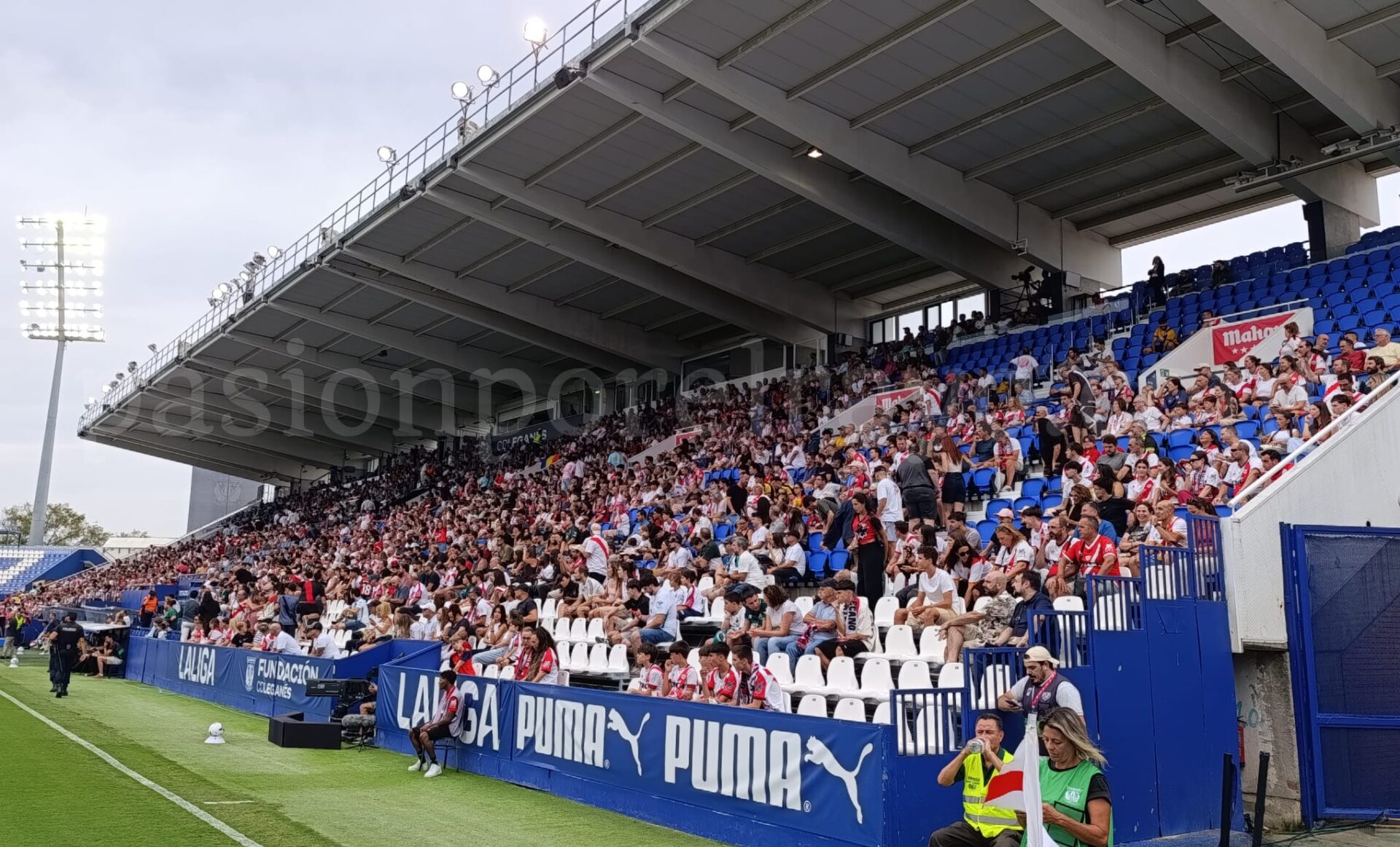 Butarque se llenó de racinguistas: 4529 asistentes al Rayo Vallecano - Racing de Santander 3 Butarque en el Rayo - Racing (c) Pasión por el Rayo