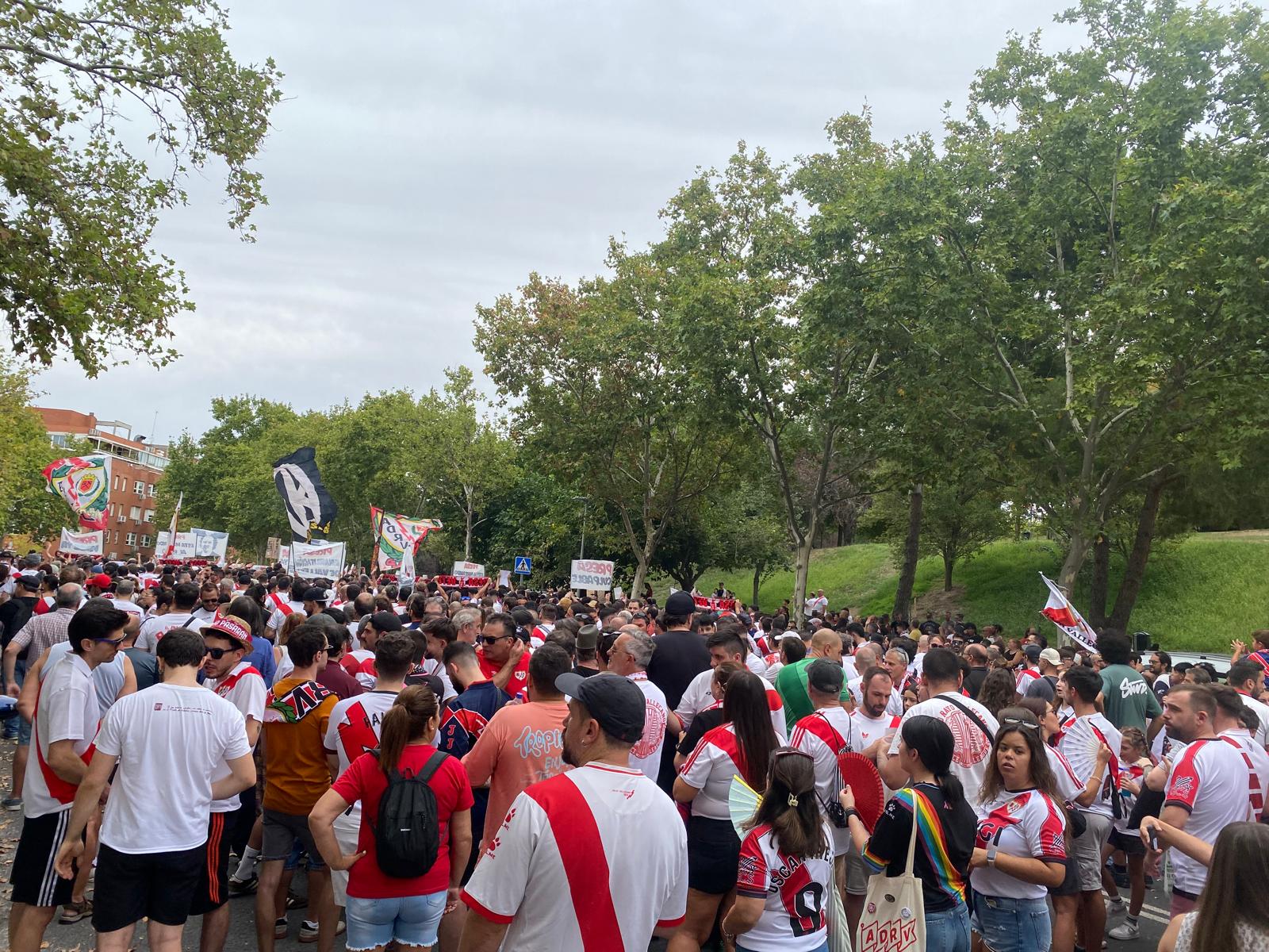 Manifestación rayismo contra Presa