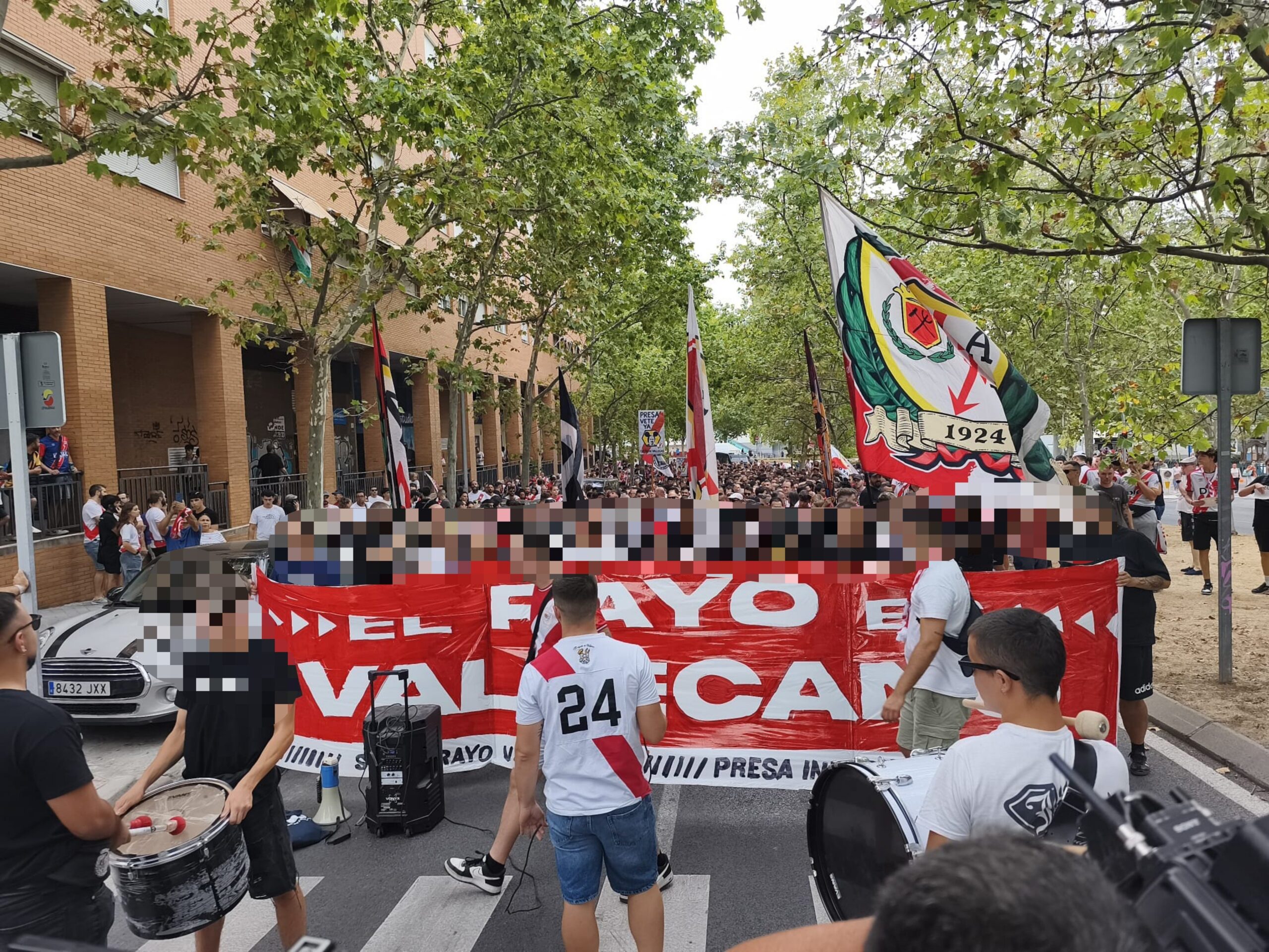 Vallecas y el rayismo gritan «El Rayo es Vallecano»
