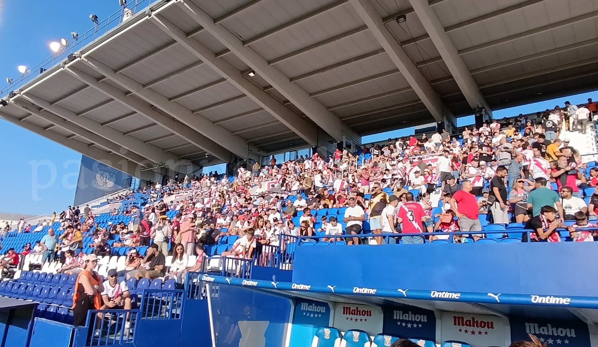 Más de 9.000 abonados del Rayo Vallecano no fueron a Butarque contra el Espanyol: 3.742 asistentes 2 Afición del Rayo en Butarque (c) Pasión por el Rayo
