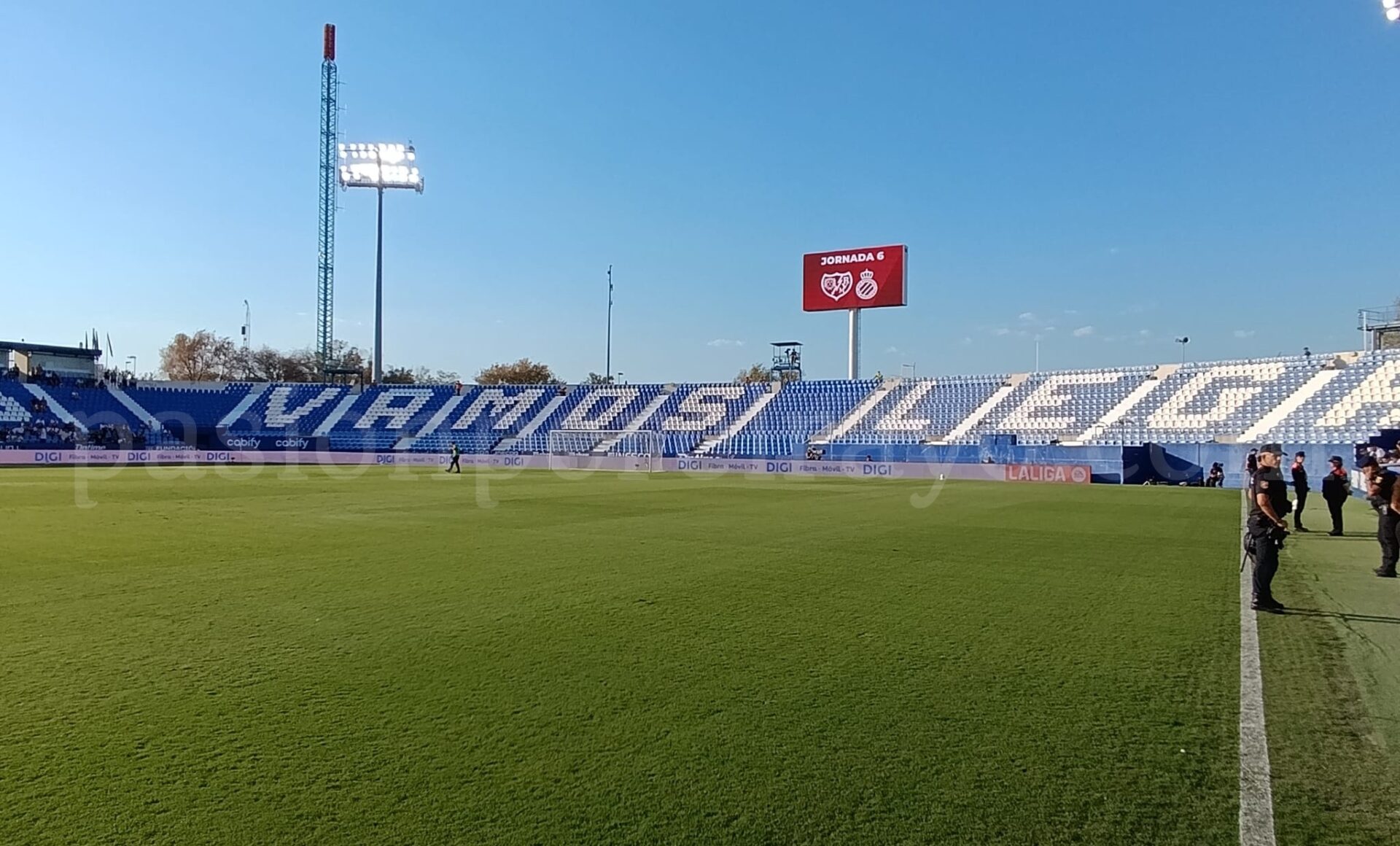 Más de 9.000 abonados del Rayo Vallecano no fueron a Butarque contra el Espanyol: 3.742 asistentes