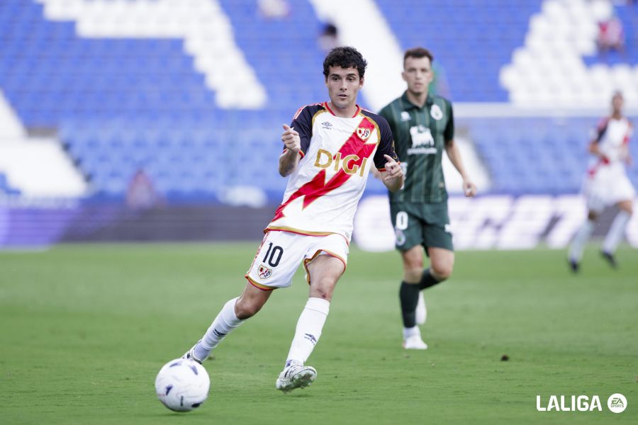 El recado de Camello al club tras el Rayo 3-2 Racing: «Que una victoria no empañe lo que estamos viviendo»