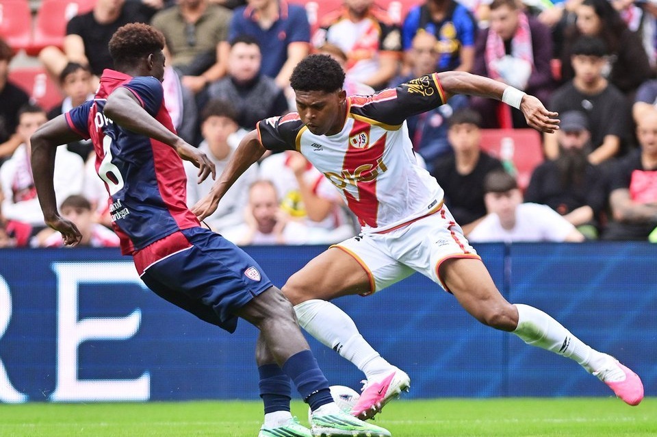 Rayo Vallecano 1-1 (4-5 pen.) Cagliari: El Trofeo de Vallecas se va para Italia en un partido sin palco