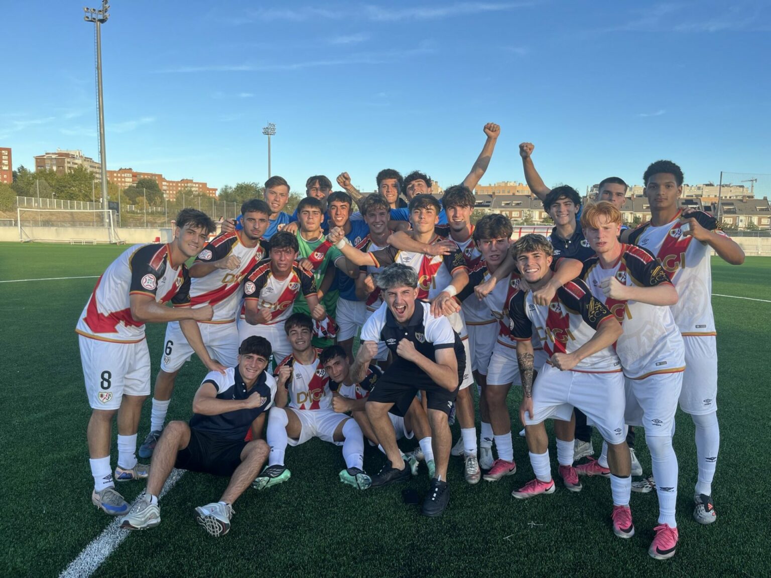 El Rayo Juvenil A se abona a la épica para seguir líder del grupo 5 de División de Honor