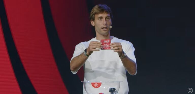 Canales con la bola del Rayo Vallecano en el sorteo de Copa